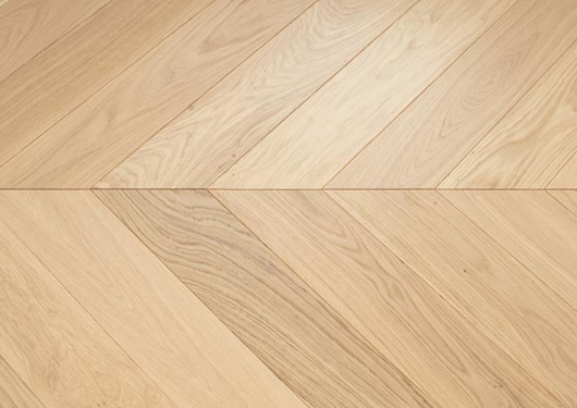 parquet en pointe de hongrie 45 degres poncé aspect brut (uv)